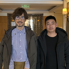 周傳雄與經紀人李志合影 周傳雄與經紀人李志合影